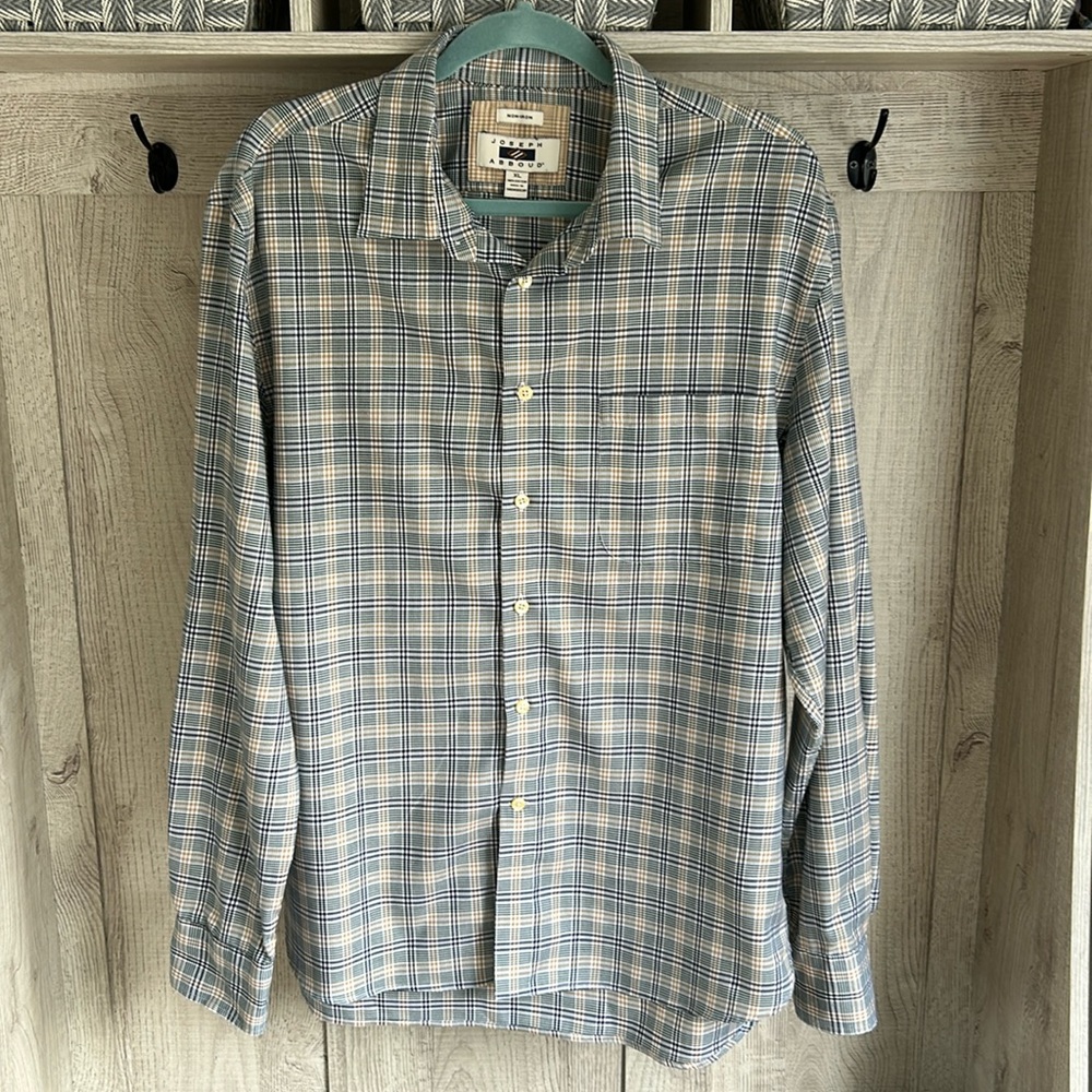 NWOT- Joseph Abboud button down dress shirt.